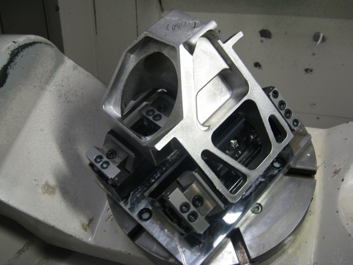 Fixture to clamp castings